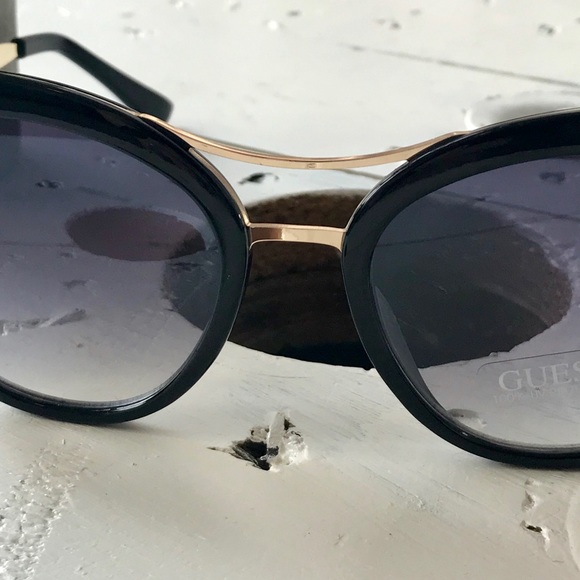 GUESS GF0304 01C Ladies Black/Gold Frame Grey Lens - Picture 8 of 8